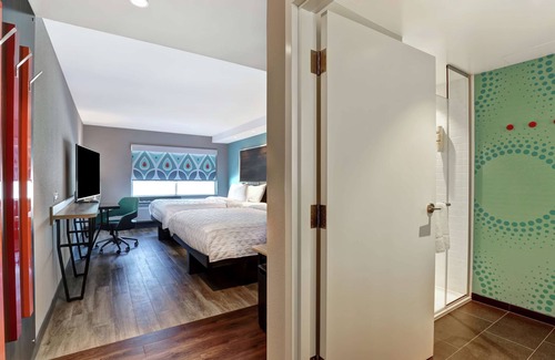 Southwest Edmonton Hotel | TRU BY Hilton Edmonton Windermere