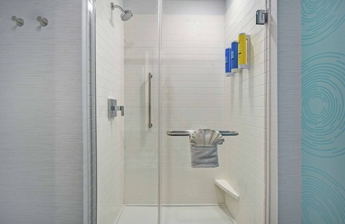East Paris Hotel | Tru by Hilton Grand Rapids Airport