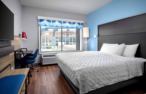 Babe Denny Hotel | Tru By Hilton Indianapolis Downtown, IN