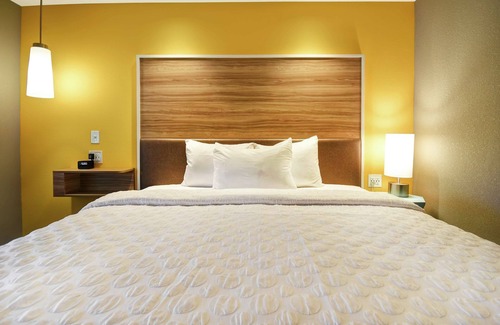 Fairgrounds Hotel | Tru by Hilton Louisville Airport
