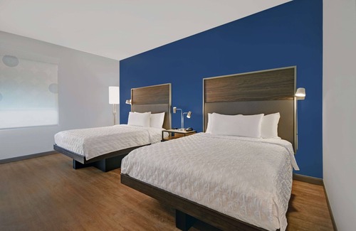 Troy Hotel | Tru by Hilton Troy Detroit