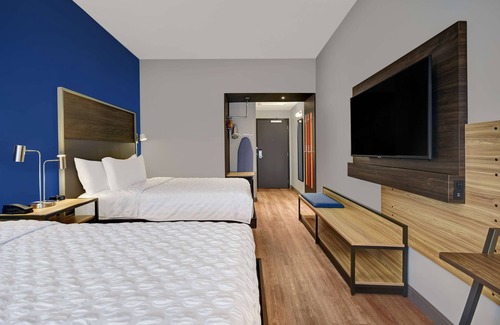Troy Hotel | Tru by Hilton Troy Detroit