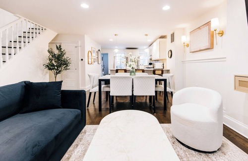 Historic Downtown Apartment | True 2-bed - 20 mins to NYC! Luxury Brownstone