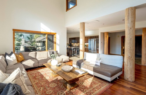 Nordic Estates House | True SKI IN/OUT | Luxury 6BR | Hot Tub | Sauna | Media Room | Garage | Managed By Aloha Whistler