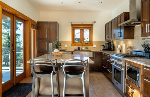 Nordic Estates House | True SKI IN/OUT | Luxury 6BR | Hot Tub | Sauna | Media Room | Garage | Managed By Aloha Whistler
