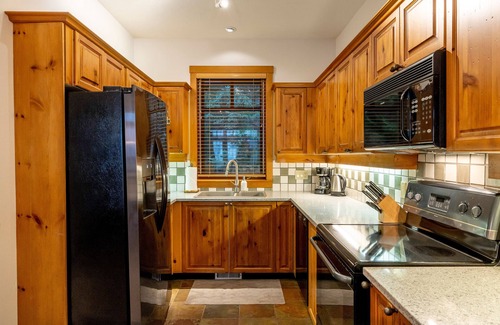 Nordic Estates House | True Ski IN/OUT | Private Hot Tub | Garage | Mountain Views | Managed By Aloha Whistler