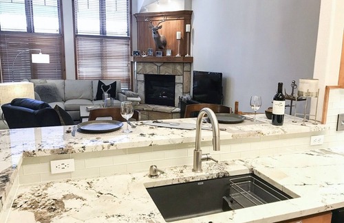 Four O'Clock Condo | TRUE Ski-In Ski-Out Luxury 2 bd. 2 bth -Riverbend Lodge -Perfect location!
