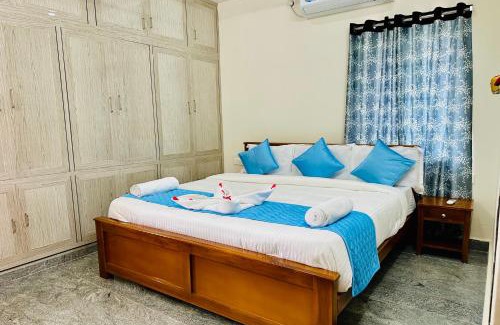 Tirupati Apartment | TrueLife - Bhavya Manor - Breakfast Included - 2500 SFT Modern homes with Garden - Panorama Tirumala Mountain View - Peaceful Location - Fast WiFi - Many restaurants nearby - Large hall, AC bedrooms, Kitchen - Android TV - Top service with lots of Love