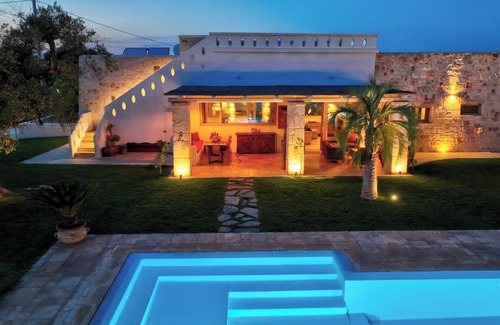 Ostuni Villa | Trullo with salt pool, sea view, BC. WiFi, 4 km from the sea, 4 km from Ostuni