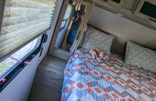 East Haven  Rutland County House | Truly 4 Season Brand New RV 20 min from Killington