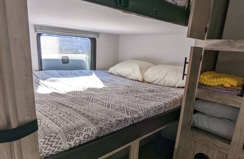East Haven  Rutland County House | Truly 4 Season Brand New RV 20 min from Killington