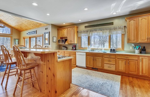 Old Timberline House | Truly majestic Bluebird Day is rental royalty. Book your stay today!