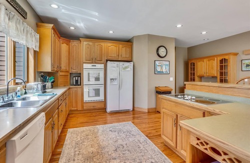 Old Timberline House | Truly majestic Bluebird Day is rental royalty. Book your stay today!