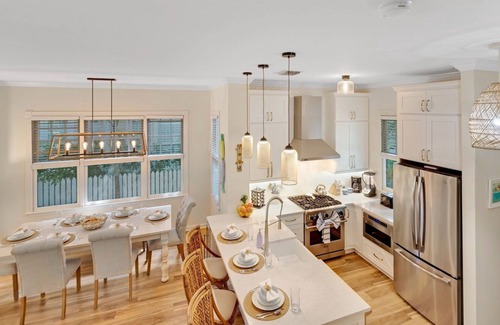 Bahama Village House | *TRUMAN’S TROVE @ THE ANNEX* Private Home & Pool + LAST KEY SERVICES…