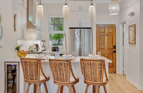 Bahama Village House | *TRUMAN’S TROVE @ THE ANNEX* Private Home & Pool + LAST KEY SERVICES…