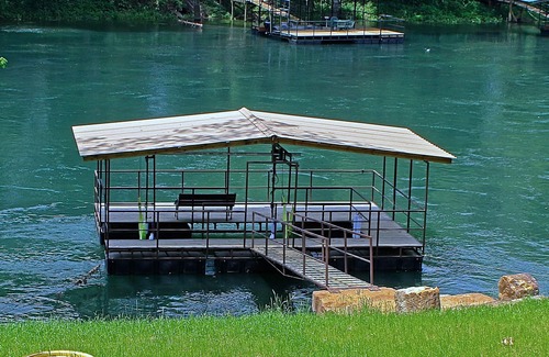 Wilburn Cabin | Trumpeter Lodge located on the banks of Little Red River, Heber Springs,Arkansas