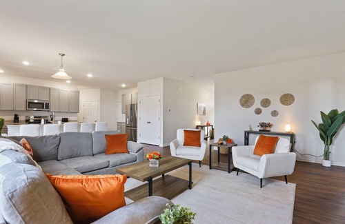 McHenry House | Trust: 3BR - 2 BT Spacious House w/Boho Aesthetic