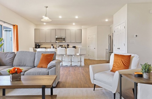 McHenry House | Trust: 3BR - 2 BT Spacious House w/Boho Aesthetic