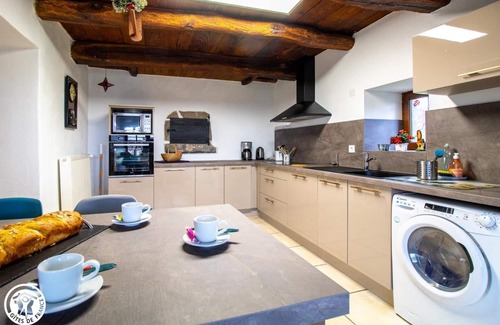 Tauves House | TSA Variou - Tauves - Gîte
