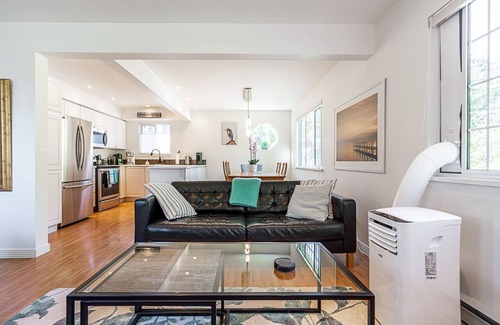 Delta House | Tsawwassen Lovely private Coach House - walk to shopping, beach and restaurants.