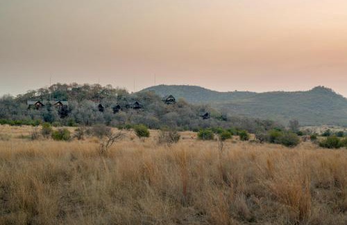 Pilanesberg National Park Cabin | Tshukudu Bush Lodge
