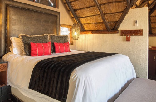 Pilanesberg National Park Cabin | Tshukudu Bush Lodge