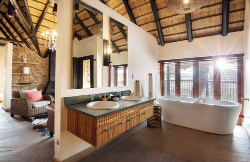 Pilanesberg National Park Cabin | Tshukudu Bush Lodge