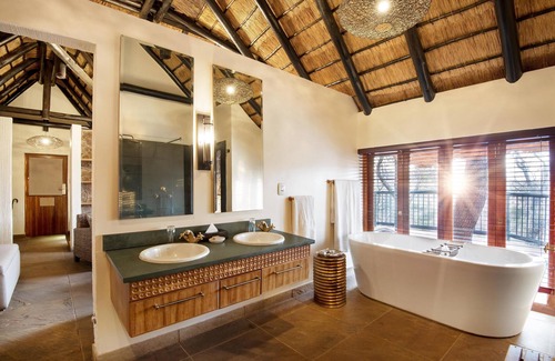 Pilanesberg National Park Cabin | Tshukudu Bush Lodge