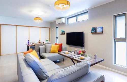 Tokeshi Apartment | Tsutsuji house