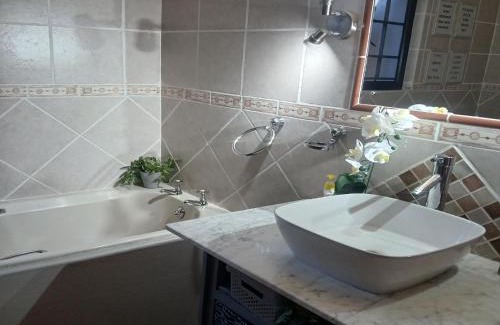 Marloth Park Cabin | Tswenyane Kruger Lodge