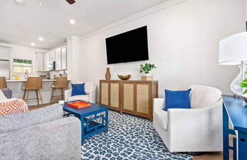 Auburn House | TTR- 1.5 mi to Stadium/Neville Arena, Parking, King Beds, I-85 and Buc-ee's