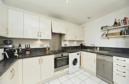 Broad Green Apartment | TTSA - 2 Bedroom Apartment-Croydon-Mayday Hospital