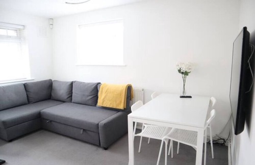 Nightingale Apartment | TTSA- Essential 1 Bedroom Apt Balham-Free Parking