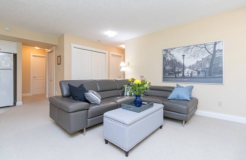 Cordova Bay House | TU CASA - Your Home Away From Home. Central location close to all amenities.