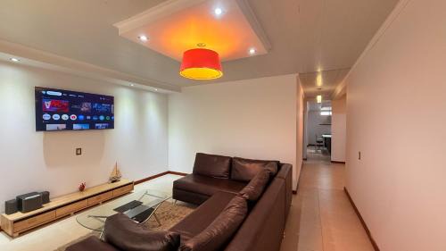 Villa Hernandarias House | Tu Refugio en Hernandarias con patio y quincho