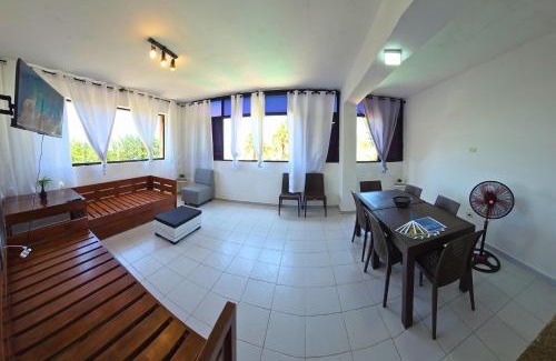 Tucacas Apartment | Tucacas, Frente al Mar, Vista 180 Grados, Piscina y Playa Privada