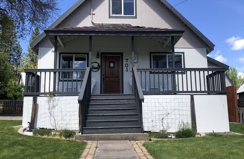 McCloud House | Tucci House - Cozy Historic Home - Sleeps 10