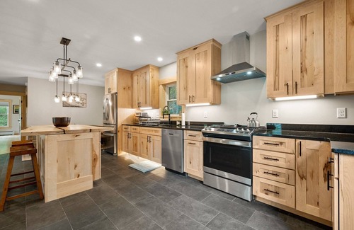 Rangeley House | Tuckamore | Private Waterfront on Beaver Mountain Lake | Hot Tub