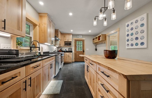 Rangeley House | Tuckamore | Private Waterfront on Beaver Mountain Lake | Hot Tub