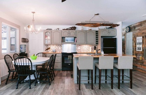 Utterson Cottage | TuckAway Rustic Lakefront Cottage in Muskoka