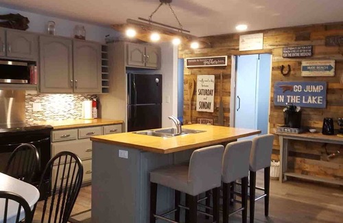 Utterson Cottage | TuckAway Rustic Lakefront Cottage in Muskoka