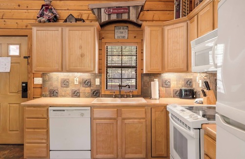 Branson Theater District Cabin | Tucked-Away but Close to Everything! Walk-in Cedar Log Cabin