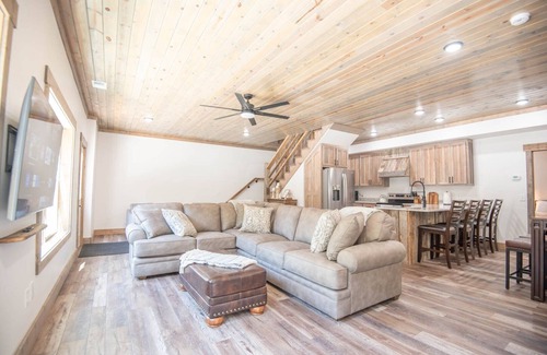 Jefferson Cabin | Tucked away in the woods - minutes to the New River - King Beds - Acreage to explore!