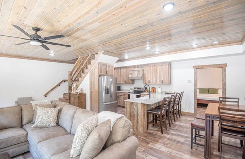 Jefferson Cabin | Tucked away in the woods - minutes to the New River - King Beds - Acreage to explore!