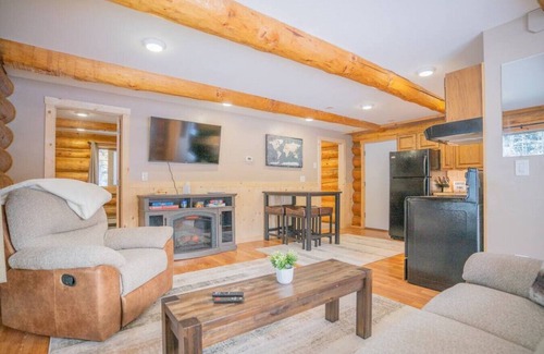 College House | Tucked Away Timber Lower Suite