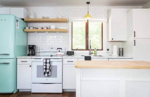 Traverse City House | Tucked down a long dirt drive, this property is private, serene & has an awesome beach front!