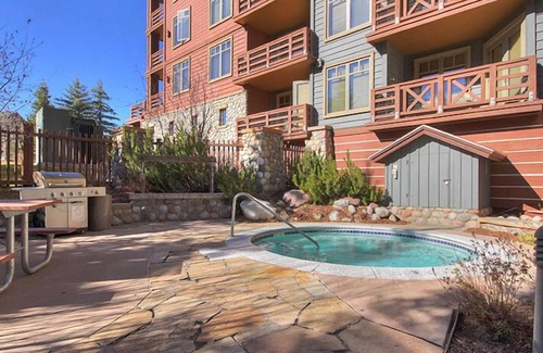 Copper Mountain Village House | Tucker Mountain Hotel Style Room with 1 Bed #425A by RedAwning