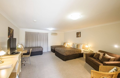 South Gundagai Hotel | Tuckerbox Motor Inn