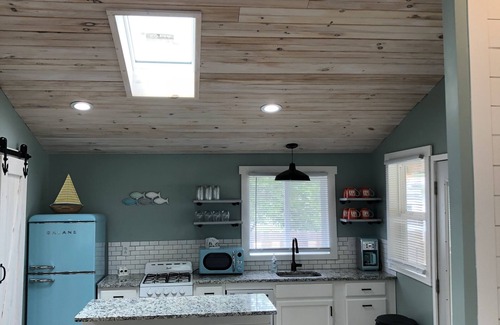 Geneva-on-the-Lake Cottage | Tucker’s Beach Glass Cottage
