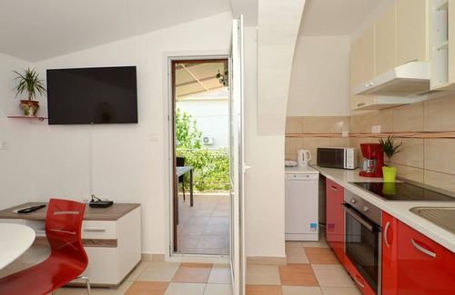 Okrug Gornji Apartment | Tudija 2 - Apartment 25m from the beach